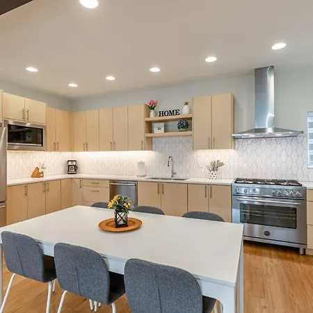 Sunny Modern Masterpiece With Ev Charging And A/C Villa